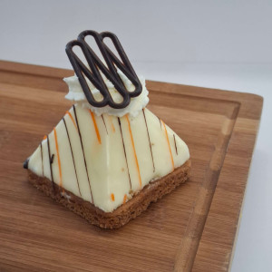 Witte chocoladebavarois met stoofpeer